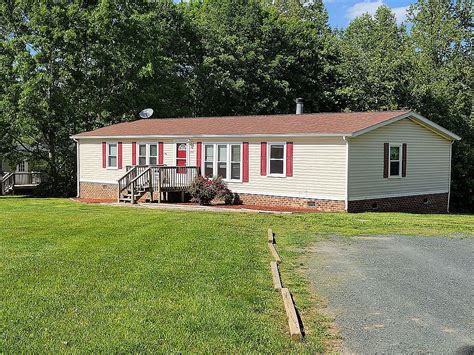 157 Stowaway Ln, Madison Heights, VA 24572